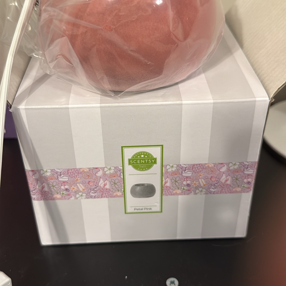 Scentsy Pink Warmer